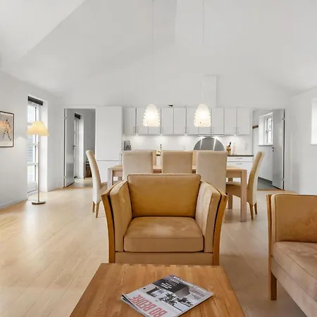 2 Bedroom Beautiful In Feriehus *